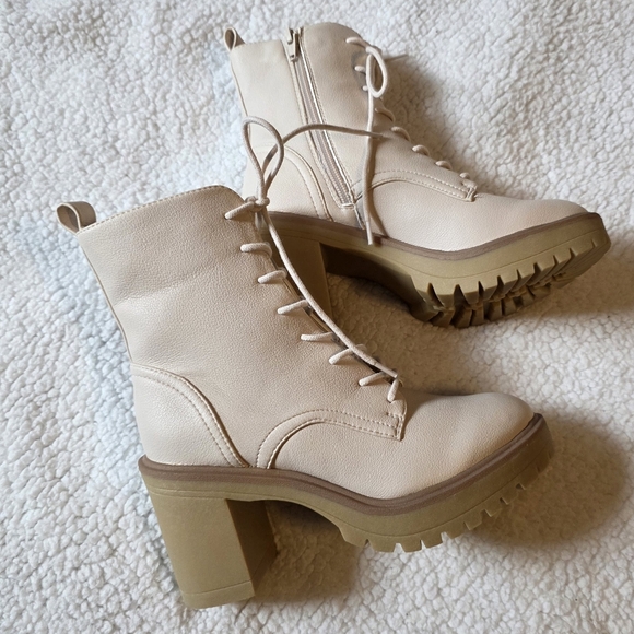 Dolce Vita round toe ivory lace up block heels boots - Picture 3 of 6